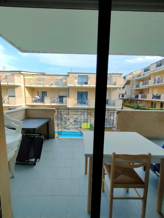 Appartamento Con Piscina Green Bay Village Pineto Exteriör bild